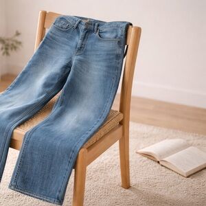 American Eagle Vintage Flare Jeans Medium Wash( Buy 1 at regular the second 3$